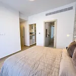 Malberry Park 201 - Modern 2 Bedroom Apartment With Pool, Gym, Jaccuzi