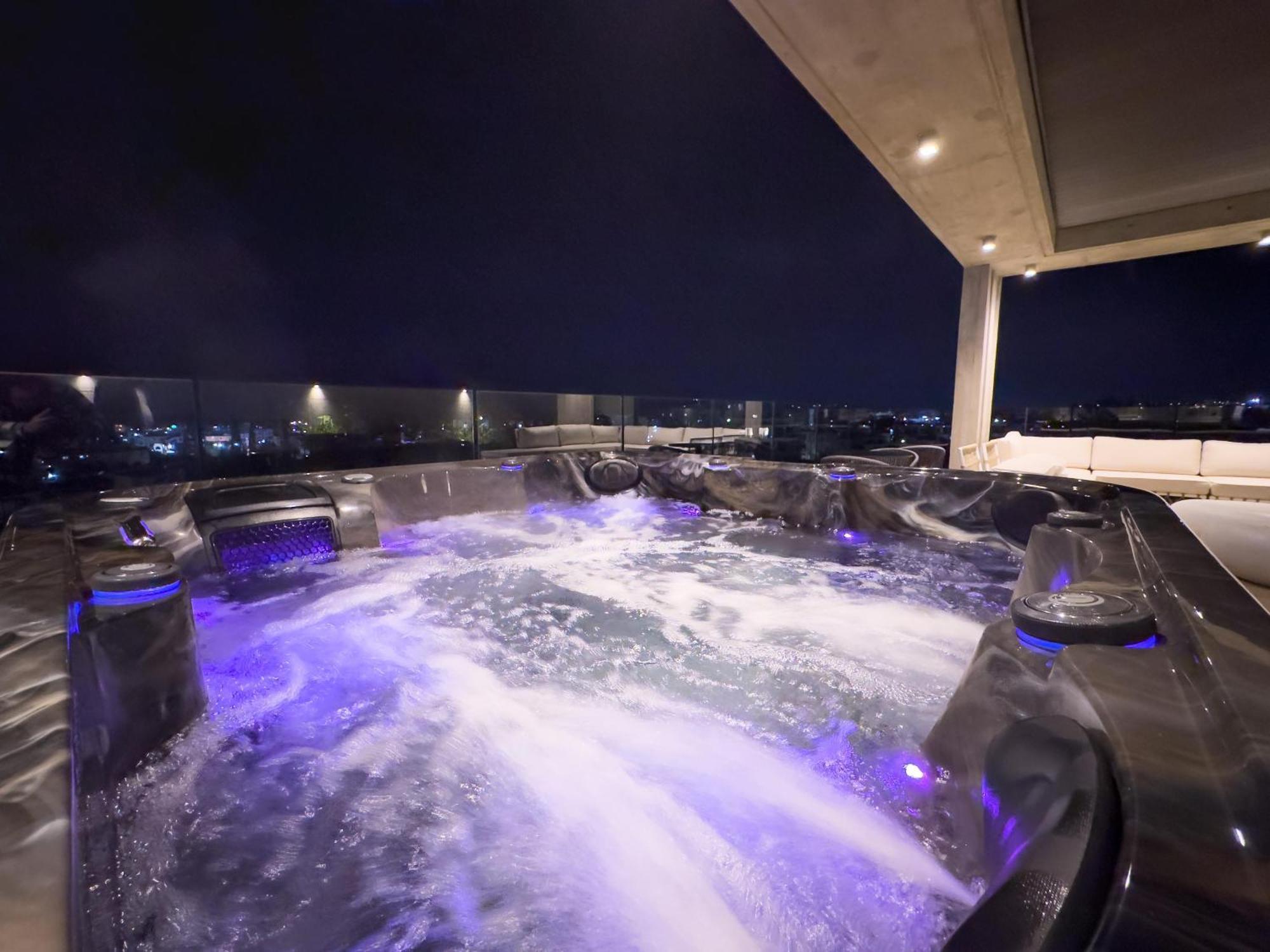 Malberry Park 201 - Modern 2 Bedroom With Pool, Gym, Jaccuzi Paphos