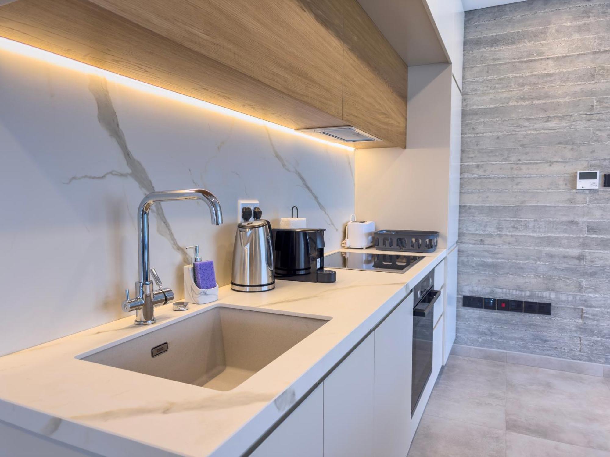 Malberry Park 201 - Modern 2 Bedroom With Pool, Gym, Jaccuzi * Paphos